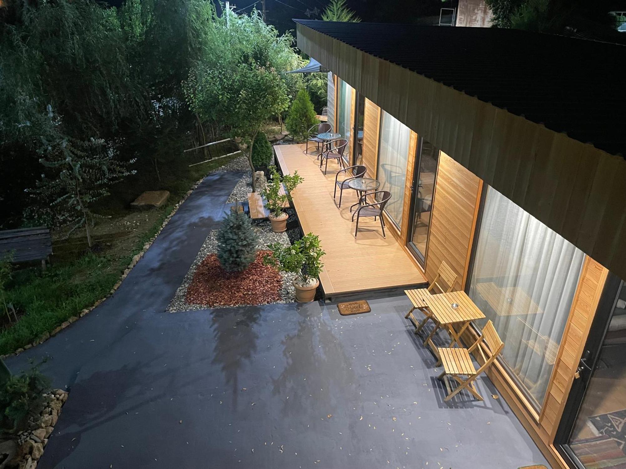 Lodge Garden In *