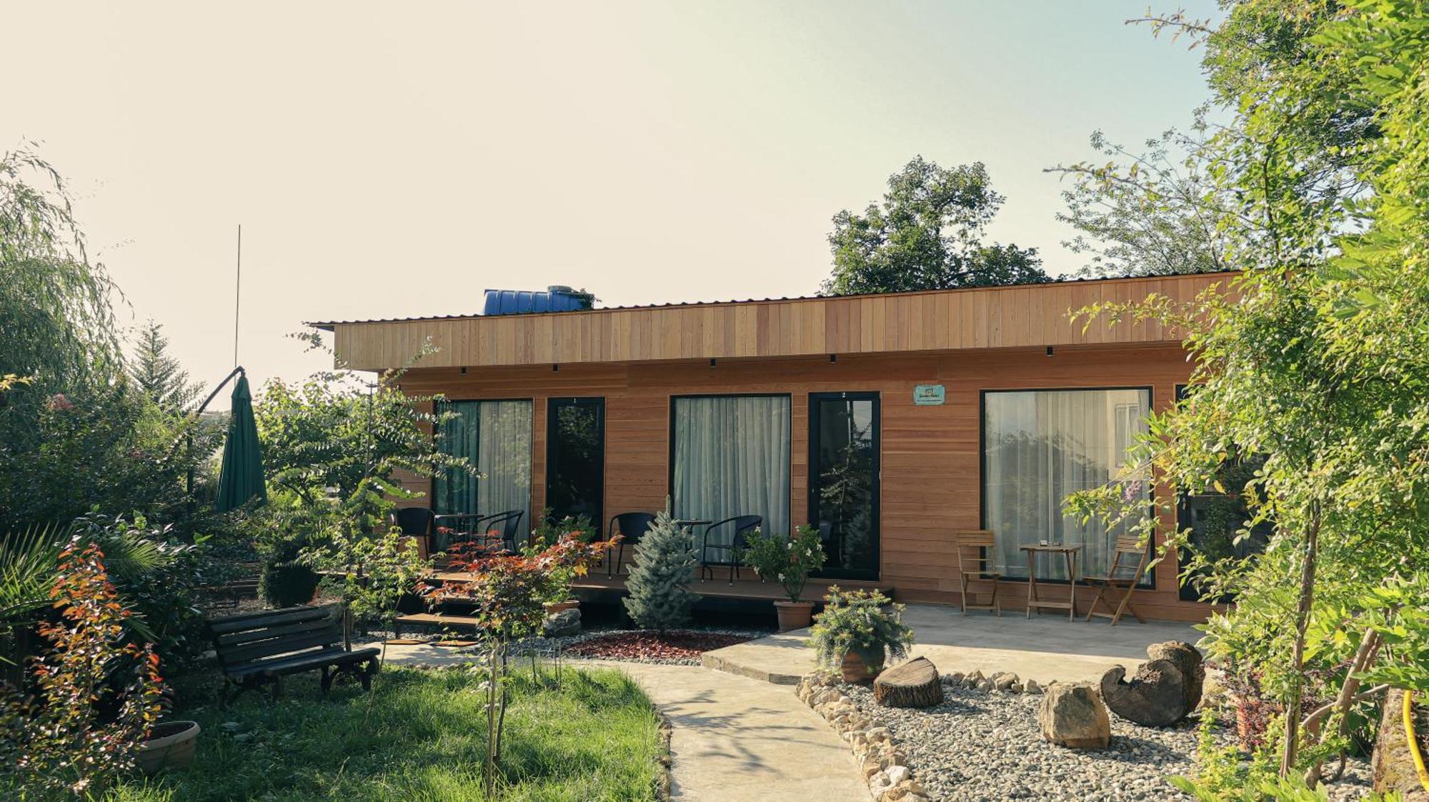 Lodge Garden In *